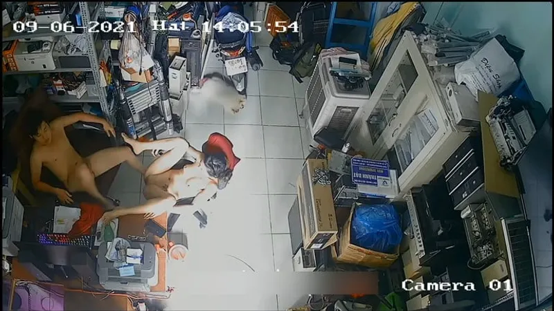 Bà xã người chồng đụ nhau trong của cu máy tính