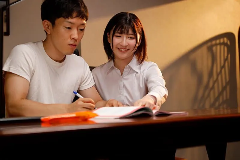 Nữ gia sư bị gài bẫy biến thành hoa nhỏ tình dục cho gia đình biến thái