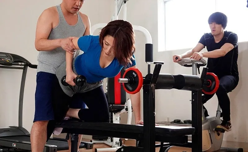 Chồng yêu phát hiện người vợ lén lút với huấn luyện viên thể hình