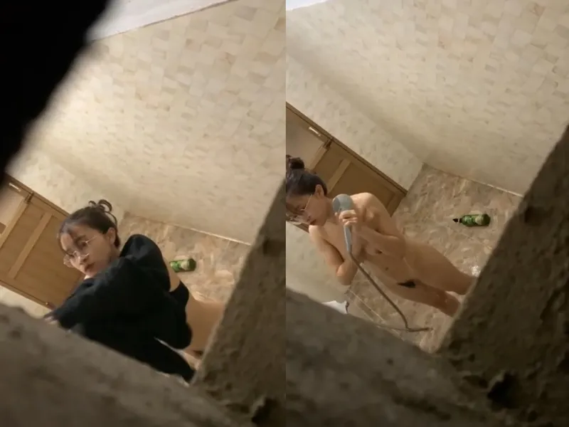 Quay lén bạn gái vú to tắm, khe bím chảy nước ròng ròng